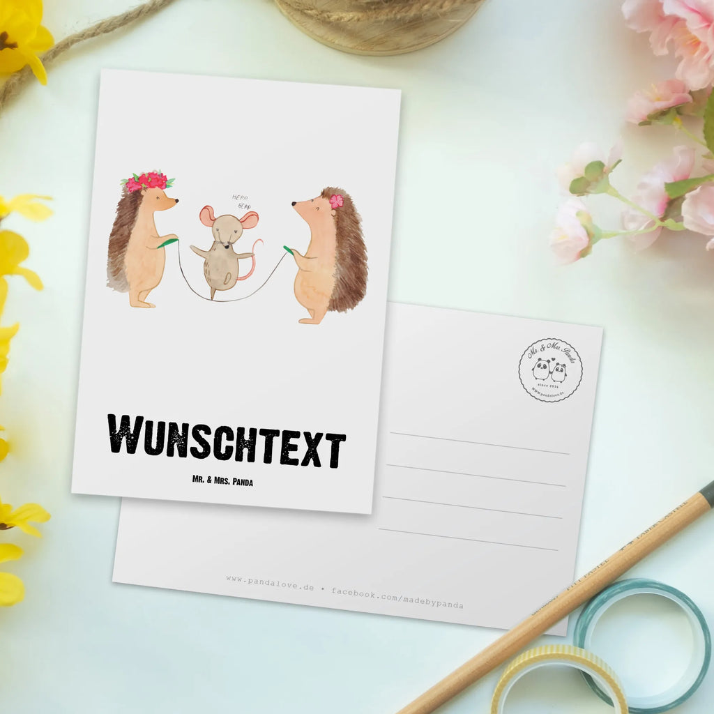 Personalisierte Postkarte Igel Seilhüpfen Karte mit Wunschtext, Postkarte mit Wunschtext, Ansichtskarte mit Wunschtext, Karte mit Namen, Ansichtskarte mit Namen, Grußkarte mit Wunschtext, Postkarte bedrucken, Postkarte mit Namen, Einladung mit Namen, Postkarte personalisierbar, Geschenkkarte mit Namen, Grußkarte mit Namen, Geschenkkarte mit Wunschtext, Einladung mit Wunschtext, Tiermotive, Gute Laune, lustige Sprüche, Tiere, Seilspringen, Igel, Kinder, Maus, Seilhüpfen, Kindergarten
