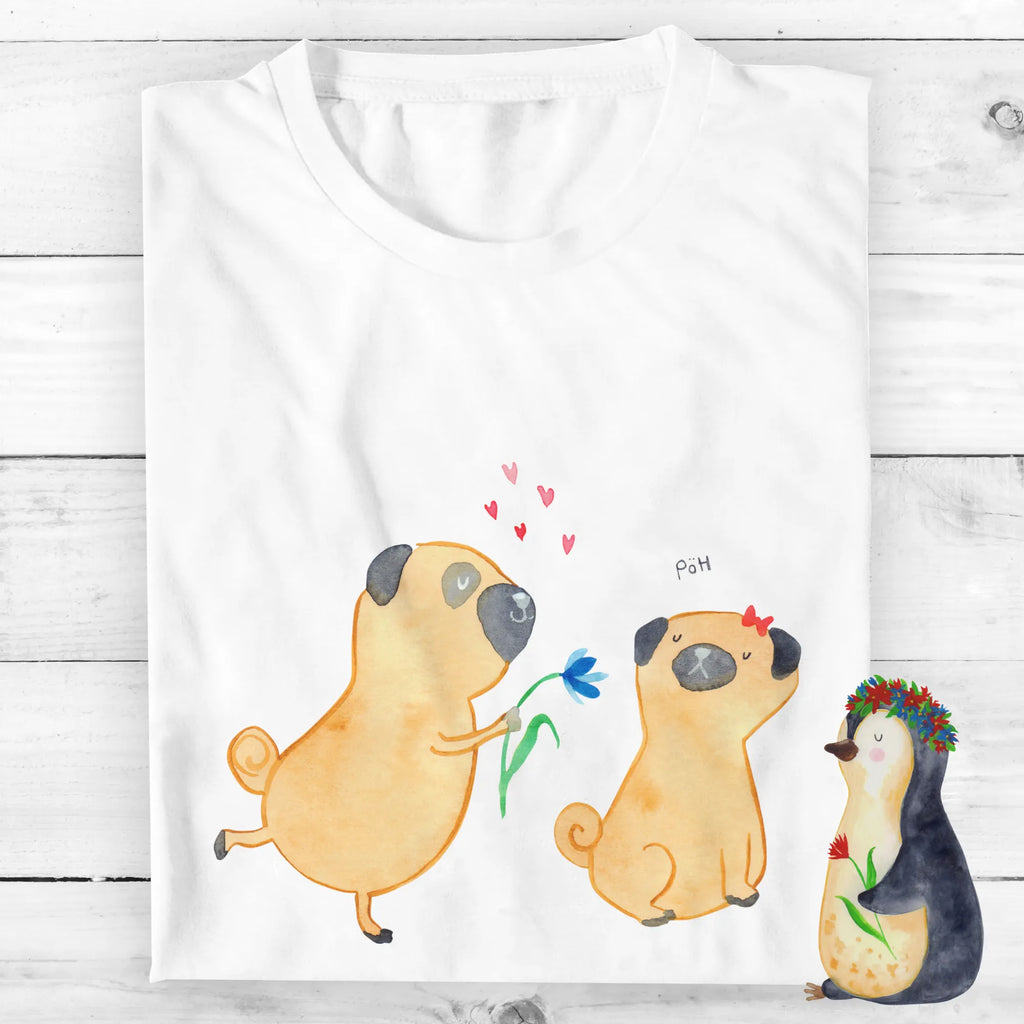 Personalisiertes T-Shirt Mops Verliebt Bedrucken, T-Shirt Personalisiert, T-Shirt mit Namen, Wunschtext, T-Shirt mit Aufruck, Hundemotiv, Hund, Sprüche, Hunderasse, Hundebesitzer, Haustier, Tierliebhaber, Geschenk Freund, Partner, Verliebt, Möpse, Hundeliebe, Mops, Liebe, Liebesspruch. Verlobt