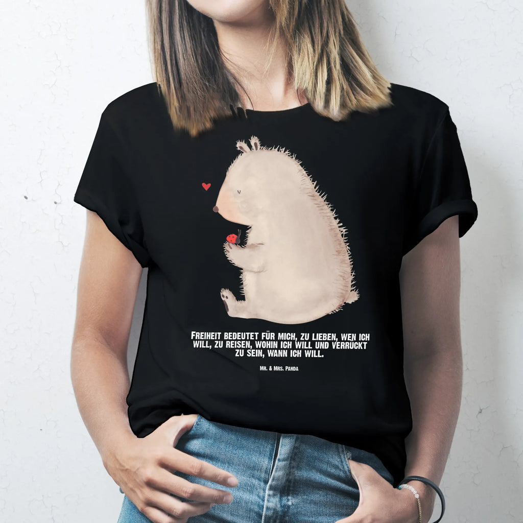 Personalisiertes T-Shirt Bär mit Marienkäfer Wunschtext, T-Shirt mit Aufruck, T-Shirt Personalisiert, T-Shirt mit Namen, Bedrucken, Teddybär, Bär, Teddy, Liebe, Motivation, Marienkäfer, Das Leben Ist schön, Freiheit