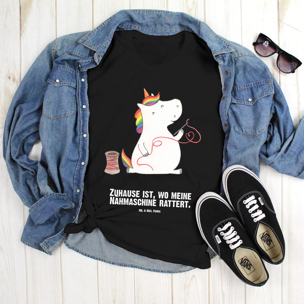 Personalisiertes T-Shirt Einhorn Näherin T-Shirt Personalisiert, Frauen, T-Shirt mit Namen, Männer, Bedrucken, T-Shirt mit Aufruck, Wunschtext, Einhorn, Einhörner, Einhorn Deko, Unicorn, Mädchen, basteln, Häkeln, Nähzimmer, Freundin, nähen, Näherin, Stricken