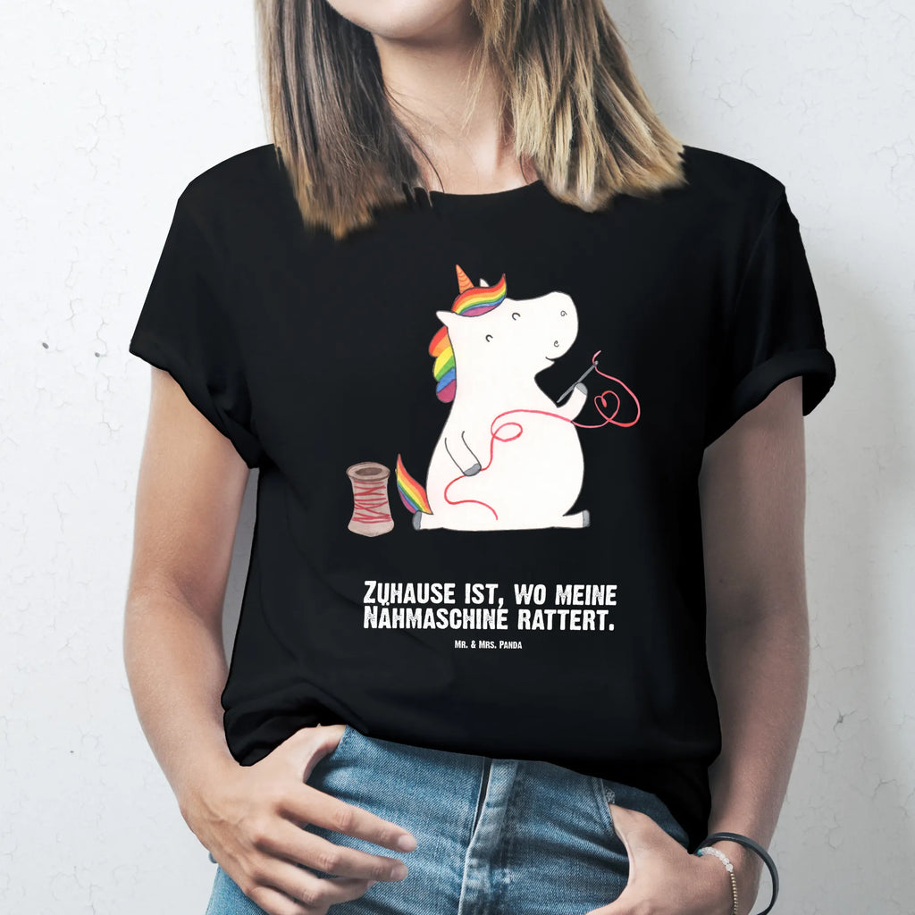 Personalisiertes T-Shirt Einhorn Näherin T-Shirt Personalisiert, Frauen, T-Shirt mit Namen, Männer, Bedrucken, T-Shirt mit Aufruck, Wunschtext, Einhorn, Einhörner, Einhorn Deko, Unicorn, Mädchen, basteln, Häkeln, Nähzimmer, Freundin, nähen, Näherin, Stricken