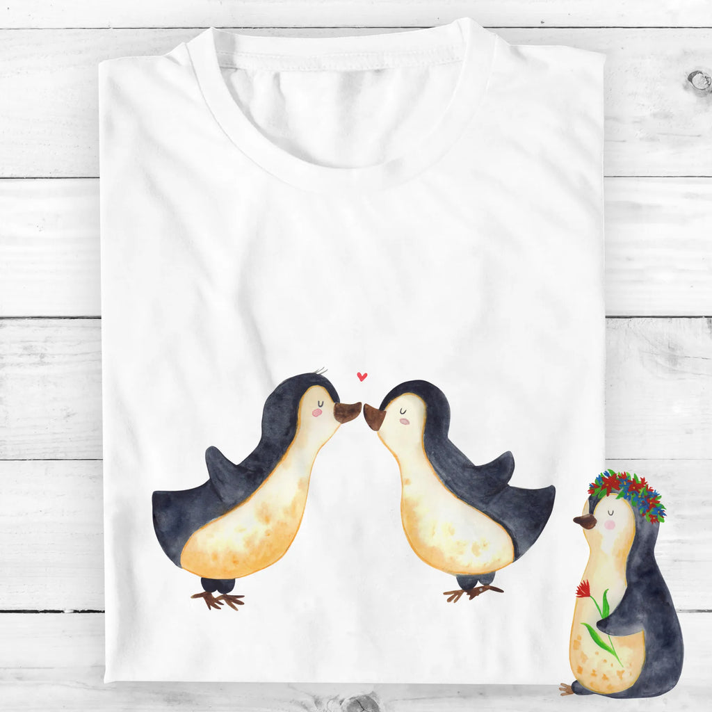 Personalised T-Shirt Penguins in love T-Shirt mit Namen, Bedrucken, T-Shirt mit Aufruck, T-Shirt Personalisiert, Wunschtext, Freund, Jahrestag, Verlobung, Partner, Ehemann, Ehefrau, Freundin, Liebesgeschenk, Liebe, Heiraten, Heiratsantrag, Hocheitstag, Pinguin Liebe, Liebesspruch, Gastgeschenk, Pinguin Paar, Geschenk Freund, Pinguine, Liebesbeweis, Geschenkidee, Verlobte, Pärchen. Liebespaar, Geschenk Hochzeitstag, Hochzeitstag, Geschenk Freundin, Verlobter, Pinguinpaar, Hochzeit, Pinguin, Love, Paar