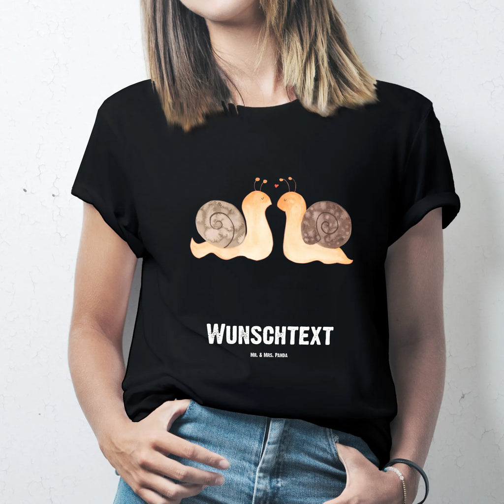Personalised T-Shirt Snails in love T-Shirt mit Namen, T-Shirt Personalisiert, Wunschtext, Bedrucken, Frauen, T-Shirt mit Aufruck, Männer, Liebe, Partner, Freund, Freundin, Ehemann, Ehefrau, Heiraten, Verlobung, Heiratsantrag, Liebesgeschenk, Jahrestag, Hocheitstag
