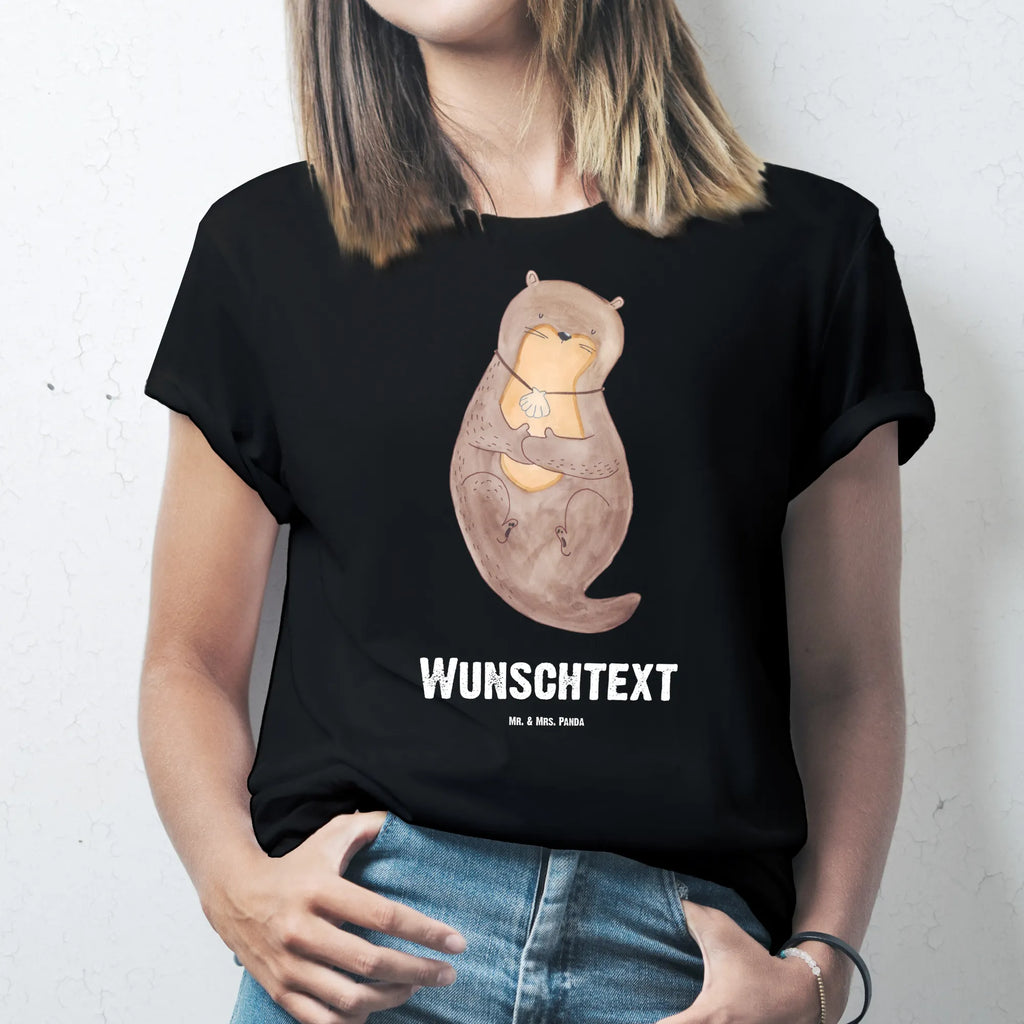 Personalisiertes T-Shirt Otter mit Muschelmedaillon Frauen, Wunschtext, Bedrucken, T-Shirt mit Aufruck, T-Shirt mit Namen, Männer, T-Shirt Personalisiert, Otter, Fischotter, Seeotter, Tagträumen, träumen, Motivation, Büro, Otterliebe, grübeln