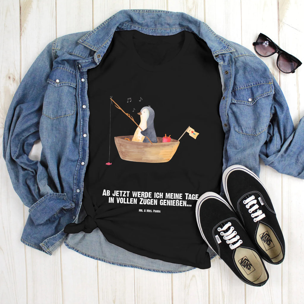 Personalised T-Shirt Penguin fishing boat T-Shirt mit Aufruck, T-Shirt mit Namen, T-Shirt Personalisiert, Bedrucken, Wunschtext, Pinguin, Angeln, Genießen, Pinguine, Angelboot, Boot, Lebenslust, Neuanfang, Motivation, Geschenkidee Liebeskummer, Trennung, Leben, Neustart, Scheidung