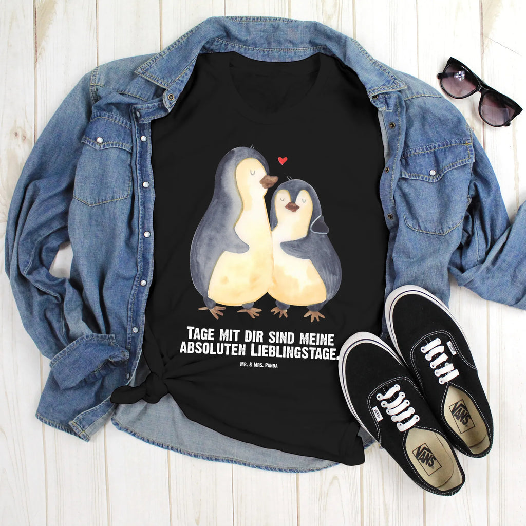 Personalisiertes T-Shirt Pinguin umarmend T-Shirt mit Aufruck, T-Shirt mit Namen, T-Shirt Personalisiert, Wunschtext, Bedrucken, Pinguin, Liebe, Liebesgeschenk, Hochzeitstag, Verlobung, Liebespaar, Hochzeitsgeschenk, Hochzeit, Liebesbeweis, Jahrestag