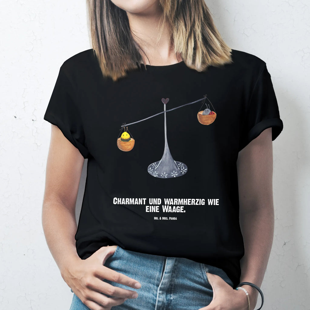 Personalisiertes T-Shirt Sternzeichen Waage Bedrucken, T-Shirt mit Aufruck, Wunschtext, T-Shirt mit Namen, T-Shirt Personalisiert, Astrologie, Aszendent, Tierkreiszeichen, Horoskop, Sternzeichen, Waage Sternzeichen, Waage, Biene, Geschenk Oktober, Marienkäfer, Gleichgewicht, Geburtstag Oktober, Waage Geschenk, Hummel, Geburtstag September, Geschenk September