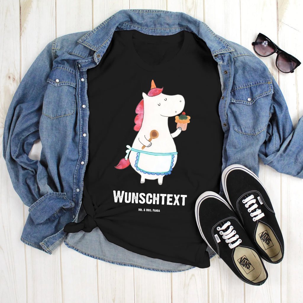 Rozmiar L Personalizowana koszulka Jednorożec Kuchnia T-Shirt Personalisiert, Bedrucken, Wunschtext, T-Shirt mit Aufruck, T-Shirt mit Namen, Einhorn Deko, Unicorn, Einhorn, Einhörner, Koch, Träumen, Hobbykoch, Bäckerin, Backen, Kuchen, Motivation, Muffin, Torte, Träumer