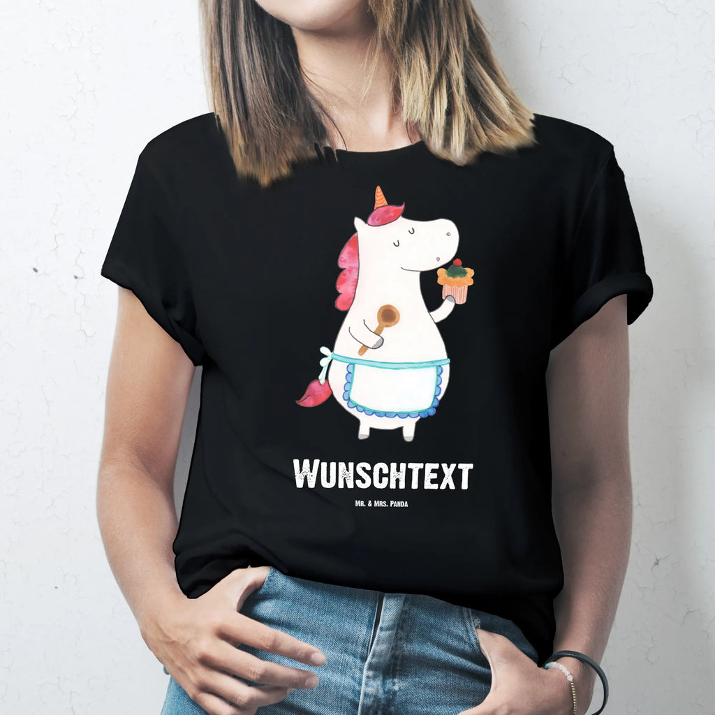 Rozmiar L Personalizowana koszulka Jednorożec Kuchnia T-Shirt Personalisiert, Bedrucken, Wunschtext, T-Shirt mit Aufruck, T-Shirt mit Namen, Einhorn Deko, Unicorn, Einhorn, Einhörner, Koch, Träumen, Hobbykoch, Bäckerin, Backen, Kuchen, Motivation, Muffin, Torte, Träumer