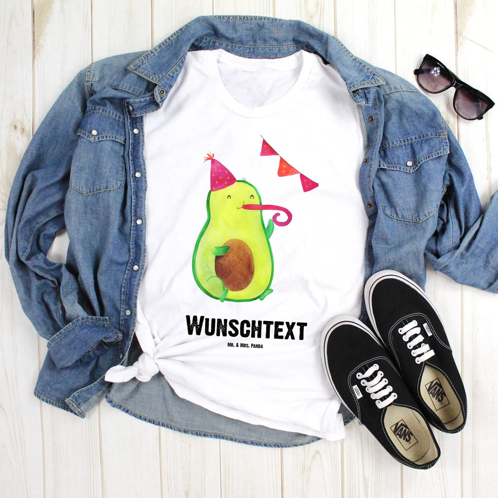 Personalisiertes T-Shirt Avocado Party T-Shirt Personalisiert, Bedrucken, T-Shirt mit Aufruck, T-Shirt mit Namen, Wunschtext, Avocado, Veggie, Vegan, Gesund, Geburtstagsfeier, Geburtstag, Party, Bestanden, Feier, Firmenfeier, Happy Birthday, Abifeier, Klassenfeier, Schulabschluss, Jahrestag, Lieblingstag, Abi, Avocados, Jubiläum, Feierei, Prüfung, Abschluss