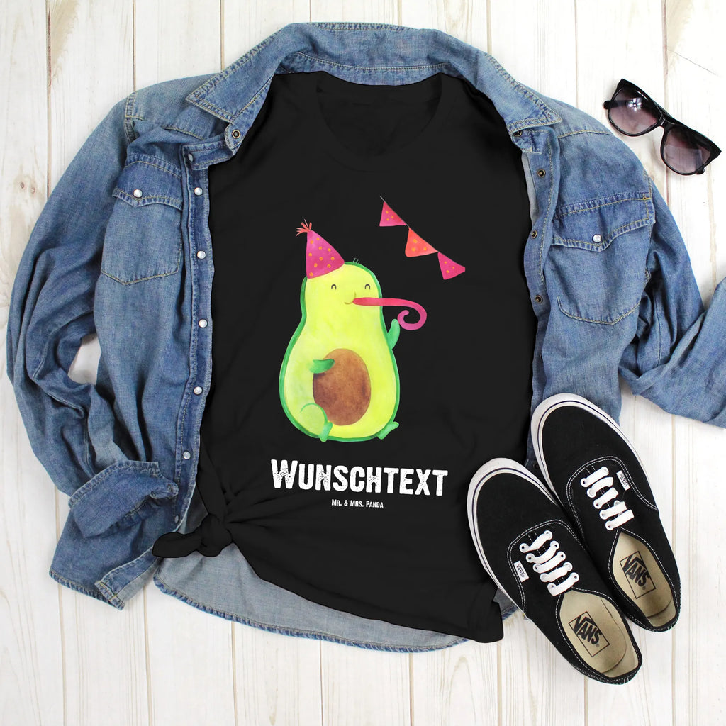 Personalisiertes T-Shirt Avocado Party T-Shirt Personalisiert, Bedrucken, T-Shirt mit Aufruck, T-Shirt mit Namen, Wunschtext, Avocado, Veggie, Vegan, Gesund, Geburtstagsfeier, Geburtstag, Party, Bestanden, Feier, Firmenfeier, Happy Birthday, Abifeier, Klassenfeier, Schulabschluss, Jahrestag, Lieblingstag, Abi, Avocados, Jubiläum, Feierei, Prüfung, Abschluss