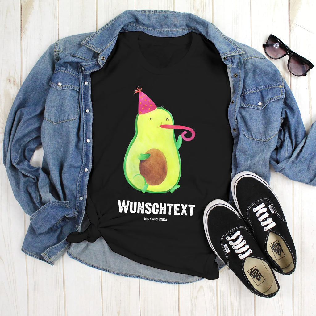 Personalised T-Shirt avocado Celebration T-Shirt mit Namen, T-Shirt mit Aufruck, T-Shirt Personalisiert, Bedrucken, Wunschtext, Frauen, Männer, Avocado, Veggie, Vegan, Gesund, Feierlichkeit, Party, Feier, Tröte, Gute Laune, Geburtstag, Fete