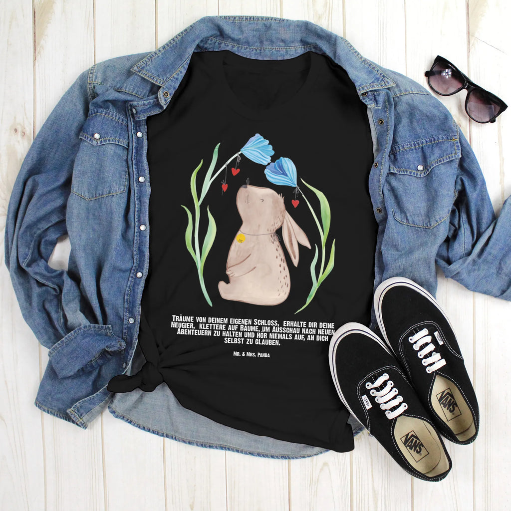 Personalisiertes T-Shirt Hase Blume Wunschtext, T-Shirt mit Namen, Männer, T-Shirt mit Aufruck, T-Shirt Personalisiert, Frauen, Bedrucken, Ostern, Osterhase, Ostergeschenke, Osternest, Osterdeko, Geschenke zu Ostern, Ostern Geschenk, Ostergeschenke Kinder, Ostern Kinder, Kind, erstes Kind, Kaninchen, Taufe, Träume, Kindergeburtstag, Geburt, Schwangerschaft, Taufgeschenk, Hase, Geburtstag, Hoffnung