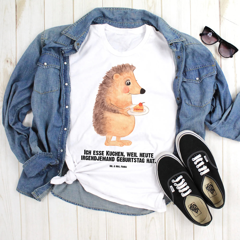 Personalisiertes T-Shirt Igel mit Kuchenstück T-Shirt mit Aufruck, Bedrucken, T-Shirt mit Namen, T-Shirt Personalisiert, Wunschtext, Lustige Sprüche, Gute Laune, Tiere, Tiermotive, Einladung Party, Igel, Geburtstagskuchen, Kuchen Backen, Kuchen, Backen Geschenk, Torte, Essen Spruch