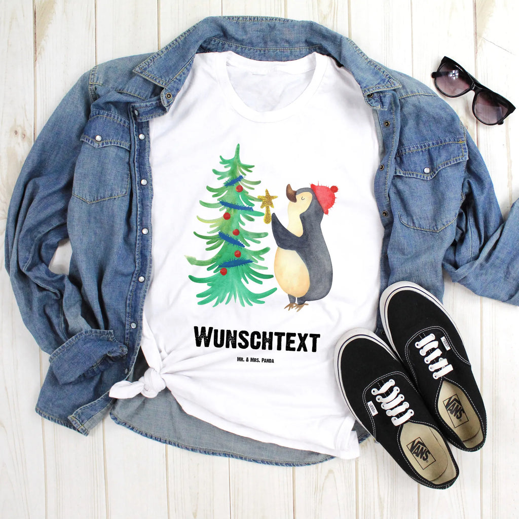 Personalisiertes T-Shirt Pinguin Weihnachtsbaum Bedrucken, T-Shirt mit Aufruck, T-Shirt Personalisiert, Wunschtext, T-Shirt mit Namen, Nikolaus, Weihnachtsdeko, Winter, Heiligabend, Advent, Wintermotiv, Weihnachten, Pinguin