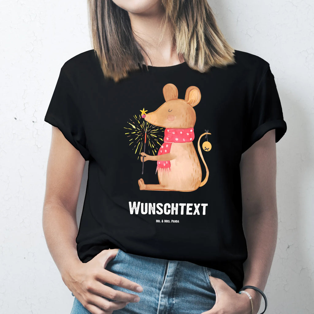 Personalised T-Shirt Mouse Christmas T-Shirt mit Namen, T-Shirt mit Aufruck, T-Shirt Personalisiert, Wunschtext, Bedrucken, Nikolaus, Weihnachtsdeko, Winter, Heiligabend, Advent, Wintermotiv, Weihnachten, Weihnachtswunder, Weihnachtsmotiv, Weihnachtsgruß, Mäuschen, Maus, Frohe Weihnachten