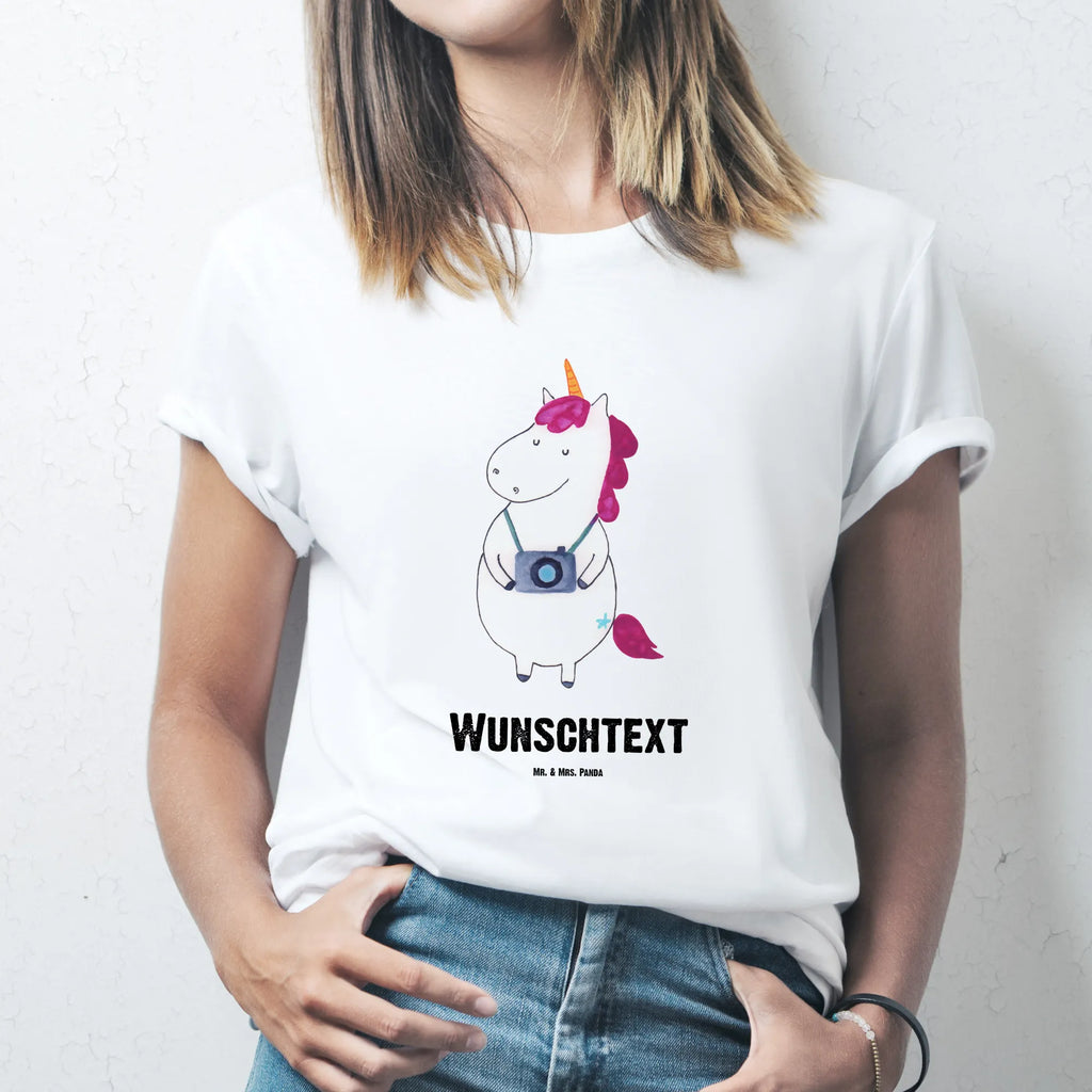 Personalised T-Shirt unicorn photographer T-Shirt Personalisiert, Wunschtext, T-Shirt mit Namen, Bedrucken, T-Shirt mit Aufruck, Einhorn Deko, Unicorn, Einhorn, Einhörner, Urlaub, Fotografie, Städtereise, Reisen, Weltenbummler, Kamera, Weltreise, Fotograf, Reise, Kurztrip, Tourist