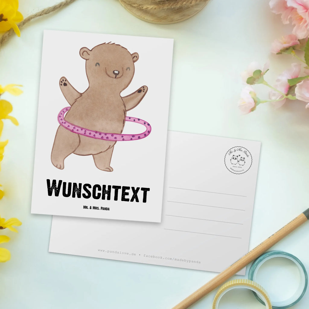 Personalisierte Postkarte Bär Hula Hoop Karte mit Wunschtext, Einladung mit Namen, Postkarte mit Wunschtext, Postkarte mit Namen, Geschenkkarte mit Wunschtext, Ansichtskarte mit Wunschtext, Ansichtskarte mit Namen, Grußkarte mit Wunschtext, Karte mit Namen, Postkarte Personalisierbar, Geschenkkarte mit Namen, Grußkarte mit Namen, Einladung mit Wunschtext, Postkarte Bedrucken, Geschenk, Schenken, Sport, Sportart, Hobby, Danke, Dankeschön, Auszeichnung, Gewinn, Sportler, Fitness, Hula Hoop, Training