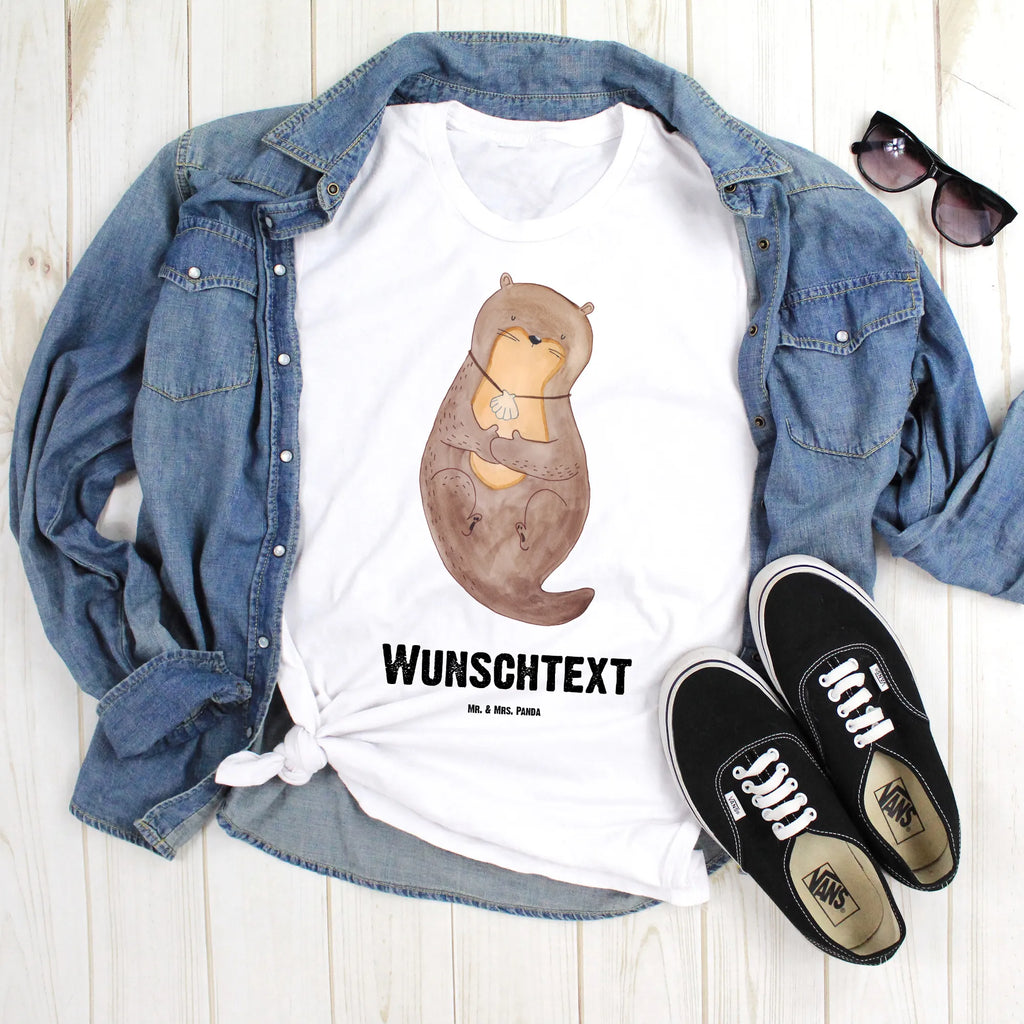 Personalisiertes T-Shirt Otter mit Muschelmedaillon Frauen, Wunschtext, Bedrucken, T-Shirt mit Aufruck, T-Shirt mit Namen, Männer, T-Shirt Personalisiert, Otter, Fischotter, Seeotter, Tagträumen, träumen, Motivation, Büro, Otterliebe, grübeln