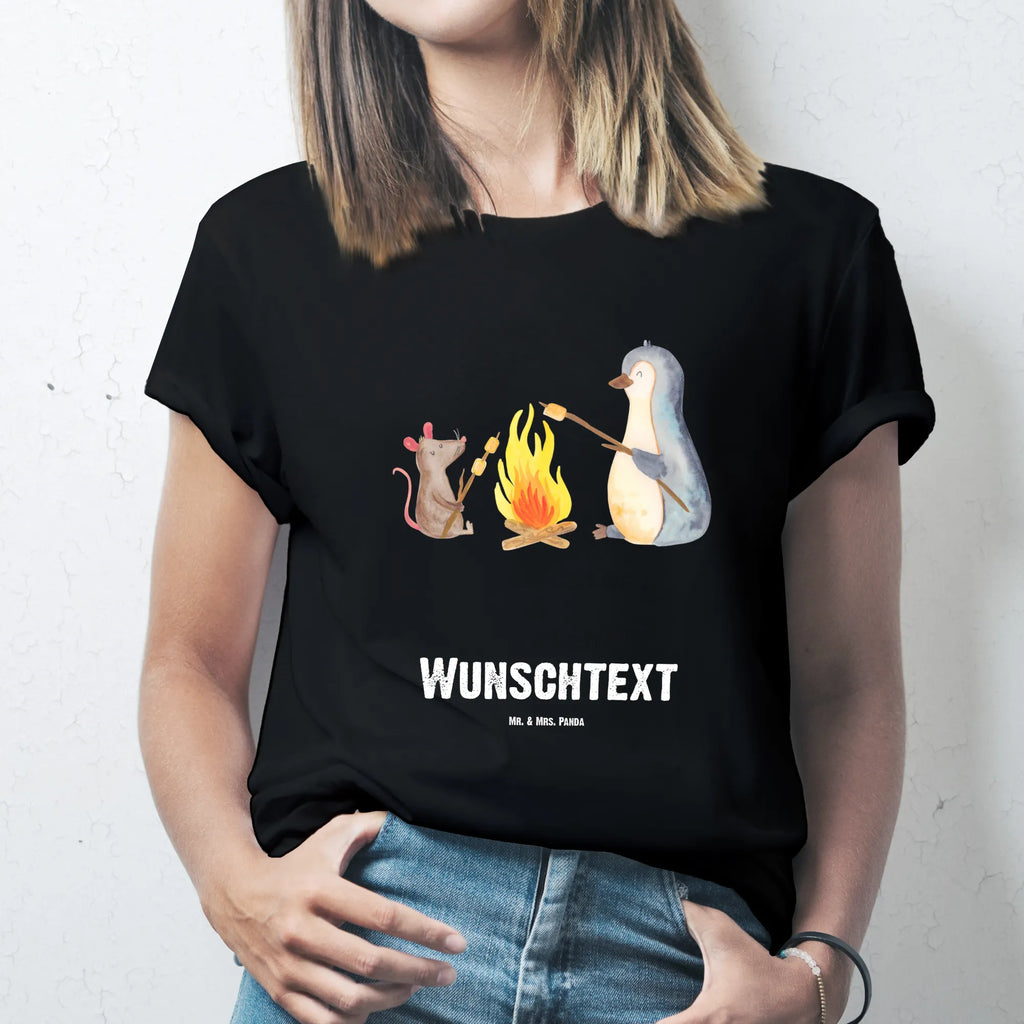 Personalisiertes T-Shirt Pinguin Lagerfeuer Bedrucken, Wunschtext, T-Shirt Personalisiert, T-Shirt mit Namen, T-Shirt mit Aufruck, Pinguin, Marshmallows, Neustart, Lagerfeuer, Büroalltag, Feuer, Arbeit, Lebensmotivation, Liebe, Pinguine, Grillen, Job, Lebensspruch, Büro, Leben, Maus, Motivation