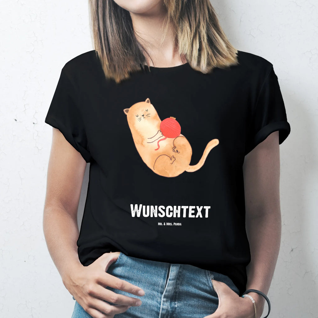Rozmiar L Personalizowana koszulka kot wełna Wunschtext, T-Shirt Personalisiert, T-Shirt mit Namen, Bedrucken, T-Shirt mit Aufruck, Katzenfreund, Katzensouvenirs, Katze, Katzenliebhaberprodukte, Katzenprodukte, Katzenmotive, Katzenartikel, Katzendeko, Katzenfan, Katzenaccessoires, Katzenmotiv, Katzenliebhaber, Haustier, Wollknäuel, Spielen, Spiel, Mietze, Wolle, Verspielt, Cats, Cat, Katzenbesitzerin, Katzen, Kater, Katzenhalter