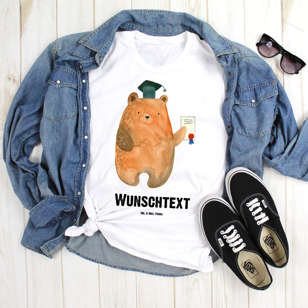 Personalisiertes T-Shirt Prüfungsbär Bedrucken, T-Shirt mit Namen, T-Shirt Personalisiert, T-Shirt mit Aufruck, Wunschtext, Teddybär, Bär, Teddy, Zeugnis, Abschluss, Prüfungen, Abitur, Abschlusszeugnis, Prüfung Bestanden