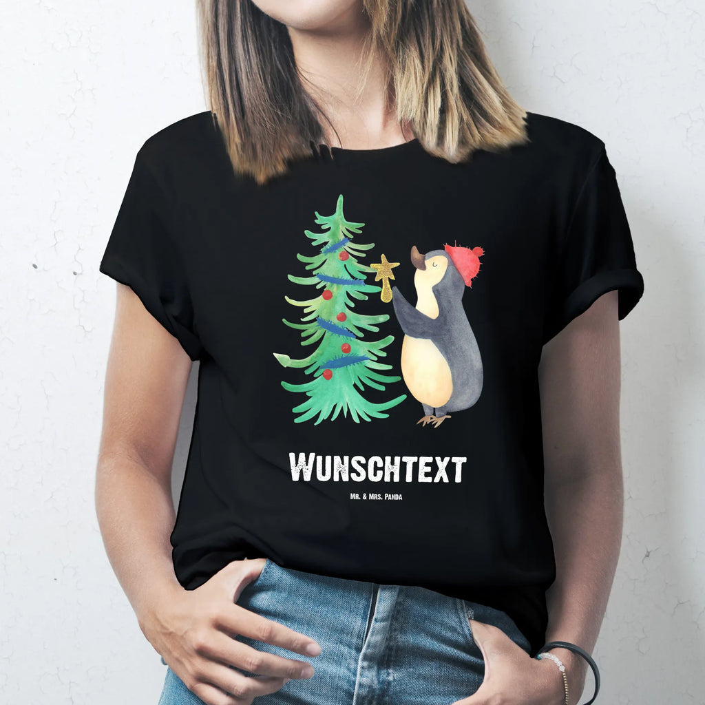 Personalisiertes T-Shirt Pinguin Weihnachtsbaum Bedrucken, T-Shirt mit Aufruck, T-Shirt Personalisiert, Wunschtext, T-Shirt mit Namen, Nikolaus, Weihnachtsdeko, Winter, Heiligabend, Advent, Wintermotiv, Weihnachten, Pinguin