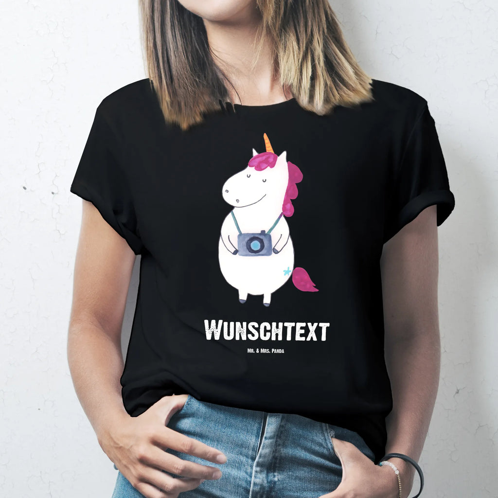 Personalised T-Shirt unicorn photographer T-Shirt Personalisiert, Wunschtext, T-Shirt mit Namen, Bedrucken, T-Shirt mit Aufruck, Einhorn Deko, Unicorn, Einhorn, Einhörner, Urlaub, Fotografie, Städtereise, Reisen, Weltenbummler, Kamera, Weltreise, Fotograf, Reise, Kurztrip, Tourist