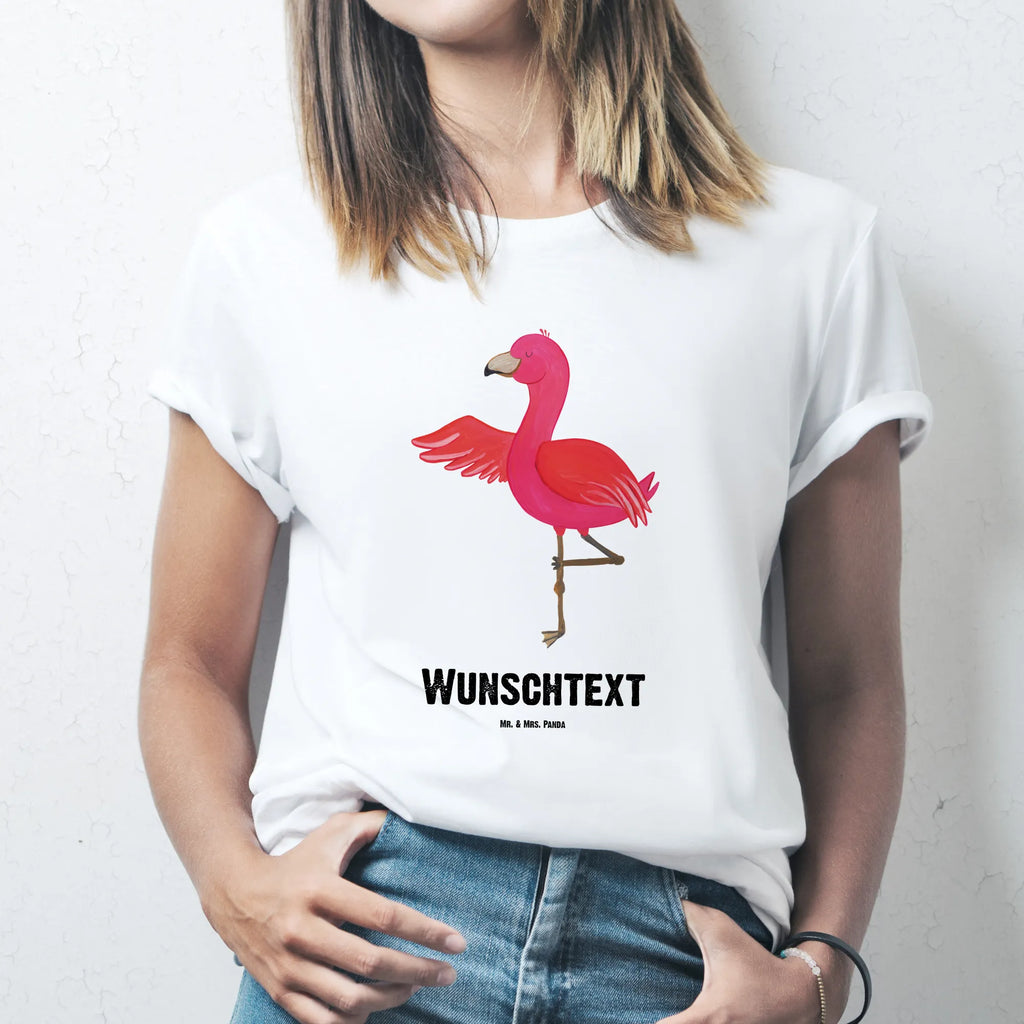 Personalised T-Shirt flamingo yoga Wunschtext, T-Shirt mit Aufruck, T-Shirt Personalisiert, T-Shirt mit Namen, Bedrucken, Flamingo, Aufregen, Yoga, Achtsamkeit, Entspannung, Namaste, Tiefenentspannung, Yoga-Übung, Vogel, Ärger