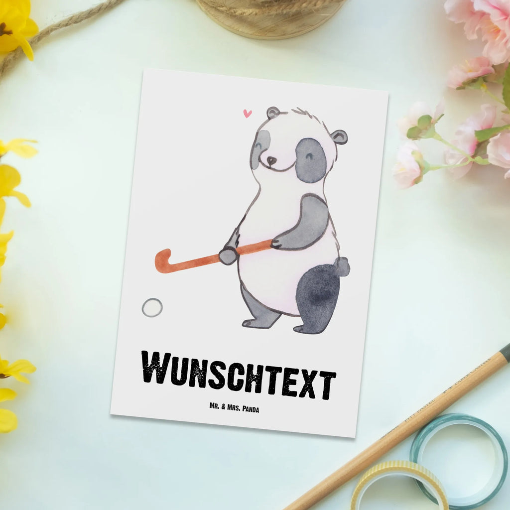 Personalisierte Postkarte Panda Hockey spielen Ansichtskarte mit Wunschtext, Karte mit Wunschtext, Ansichtskarte mit Namen, Einladung mit Namen, Grußkarte mit Wunschtext, Grußkarte mit Namen, Einladung mit Wunschtext, Karte mit Namen, Geschenkkarte mit Namen, Postkarte personalisierbar, Geschenkkarte mit Wunschtext, Postkarte mit Namen, Postkarte bedrucken, Postkarte mit Wunschtext, Geschenk, Sport, Sportart, Hobby, Schenken, Danke, Dankeschön, Auszeichnung, Gewinn, Sportler, Feldhockey, Hockeyschläger, Hockey Verein, Hockey spielen