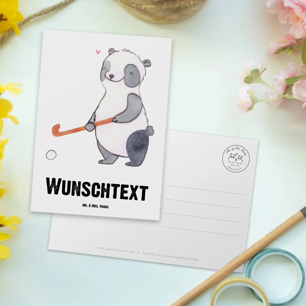 Personalisierte Postkarte Panda Hockey spielen Ansichtskarte mit Wunschtext, Karte mit Wunschtext, Ansichtskarte mit Namen, Einladung mit Namen, Grußkarte mit Wunschtext, Grußkarte mit Namen, Einladung mit Wunschtext, Karte mit Namen, Geschenkkarte mit Namen, Postkarte personalisierbar, Geschenkkarte mit Wunschtext, Postkarte mit Namen, Postkarte bedrucken, Postkarte mit Wunschtext, Geschenk, Sport, Sportart, Hobby, Schenken, Danke, Dankeschön, Auszeichnung, Gewinn, Sportler, Feldhockey, Hockeyschläger, Hockey Verein, Hockey spielen