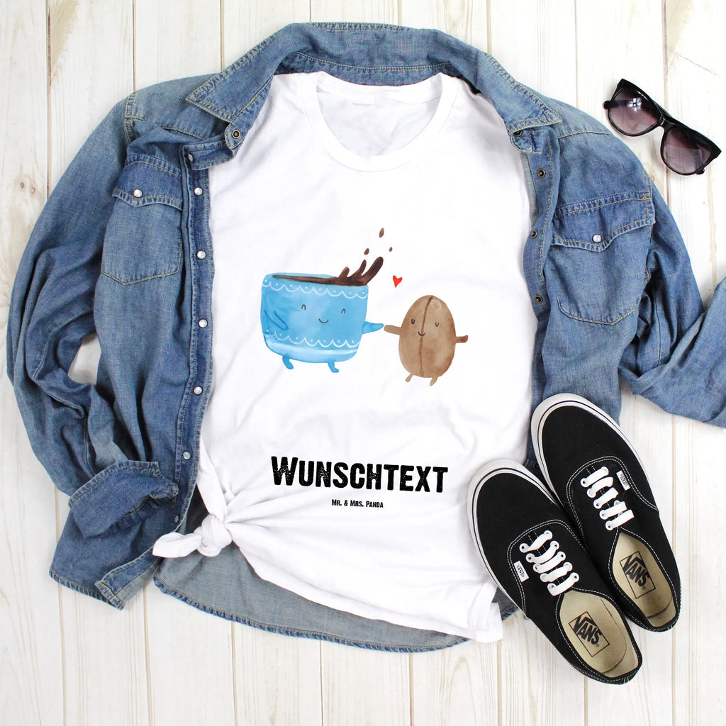 Personalised T-Shirt Coffee Bean Bedrucken, Wunschtext, T-Shirt mit Namen, T-Shirt mit Aufruck, T-Shirt Personalisiert, Lustige Sprüche, Gute Laune, Tiere, Tiermotive, Zufriedenheit, Kaffee, Kaffeebohne, Glück, Genuss