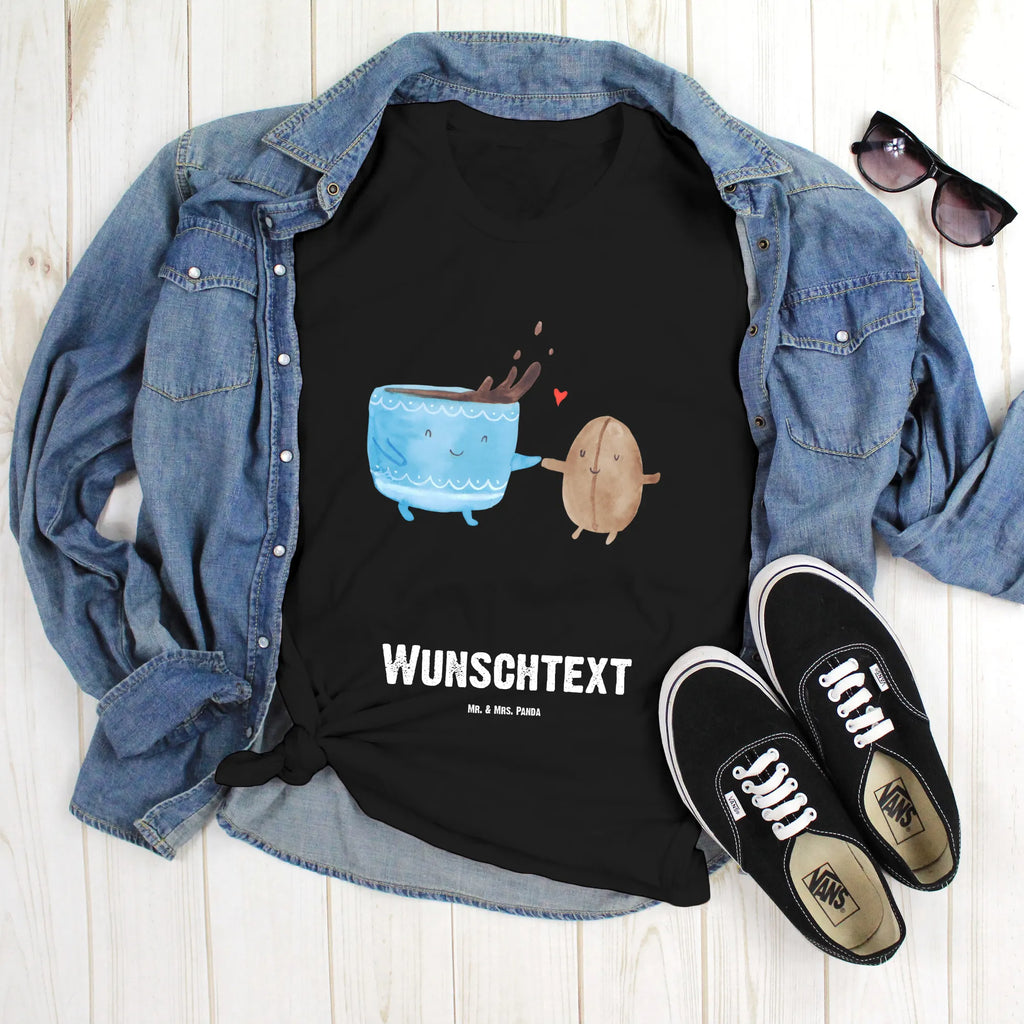 Personalised T-Shirt Coffee Bean Bedrucken, Wunschtext, T-Shirt mit Namen, T-Shirt mit Aufruck, T-Shirt Personalisiert, Lustige Sprüche, Gute Laune, Tiere, Tiermotive, Zufriedenheit, Kaffee, Kaffeebohne, Glück, Genuss