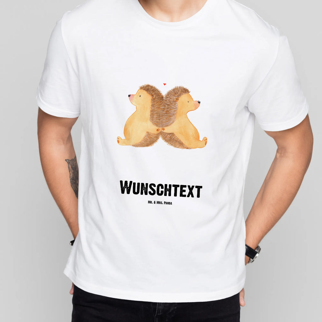 Personalised T-Shirt Hedgehogs holding hands Wunschtext, T-Shirt Personalisiert, T-Shirt mit Namen, Bedrucken, T-Shirt mit Aufruck, Freund, Partner, Hocheitstag, Liebesgeschenk, Heiraten, Ehefrau, Jahrestag, Heiratsantrag, Ehemann, Verlobung, Freundin, Liebe, Hochzeit, Love, Lieblingsmensch, Liebesbotschaft, Hand in Hand, Gemeinsamkeit, Igel, Große Liebe, Igelliebe, Liebesbeweis, Geschenk für Zwei