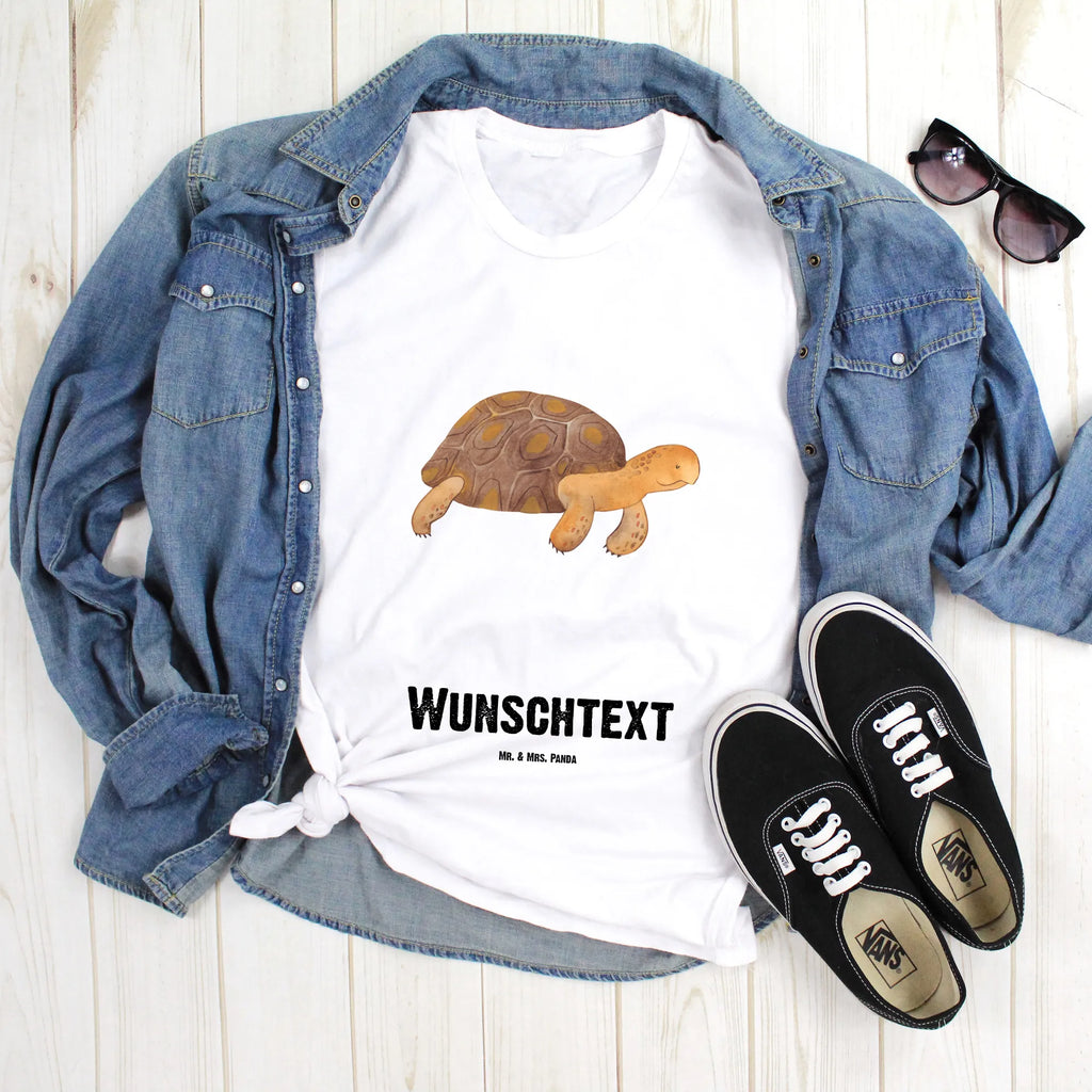Personalisiertes T-Shirt Schildkröte marschiert Wunschtext, T-Shirt mit Aufruck, Bedrucken, T-Shirt mit Namen, T-Shirt Personalisiert, Meer, Meerestiere, Urlaub, Inspiration, Schildkröten, Schildkröte, Get Lost, Reiselust, Neustart, Lieblingsmensch, Motivation, Abenteuer