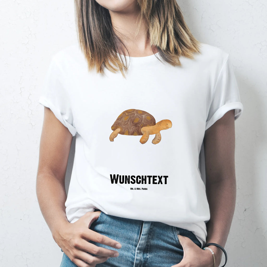 Personalisiertes T-Shirt Schildkröte marschiert Wunschtext, T-Shirt mit Aufruck, Bedrucken, T-Shirt mit Namen, T-Shirt Personalisiert, Meer, Meerestiere, Urlaub, Inspiration, Schildkröten, Schildkröte, Get Lost, Reiselust, Neustart, Lieblingsmensch, Motivation, Abenteuer