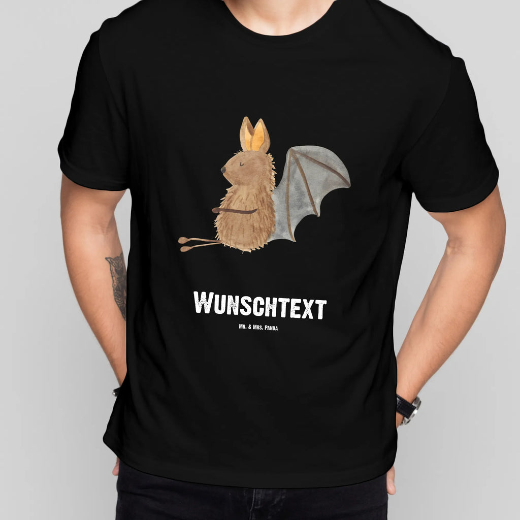 Personalisiertes T-Shirt Fledermaus sitzend T-Shirt mit Aufruck, Wunschtext, T-Shirt mit Namen, T-Shirt Personalisiert, Bedrucken, Lustige Sprüche, Gute Laune, Tiere, Tiermotive, Entspannen, Fledermäuse, Fledermaus, Motivation