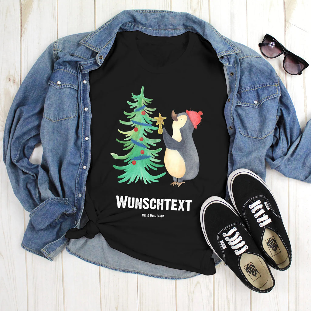 Personalisiertes T-Shirt Pinguin Weihnachtsbaum Bedrucken, T-Shirt mit Aufruck, T-Shirt Personalisiert, Wunschtext, T-Shirt mit Namen, Nikolaus, Weihnachtsdeko, Winter, Heiligabend, Advent, Wintermotiv, Weihnachten, Pinguin