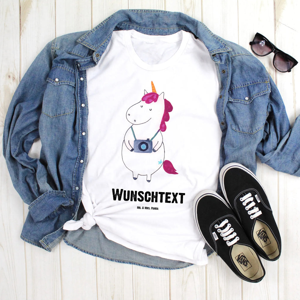 Personalised T-Shirt unicorn photographer T-Shirt Personalisiert, Wunschtext, T-Shirt mit Namen, Bedrucken, T-Shirt mit Aufruck, Einhorn Deko, Unicorn, Einhorn, Einhörner, Urlaub, Fotografie, Städtereise, Reisen, Weltenbummler, Kamera, Weltreise, Fotograf, Reise, Kurztrip, Tourist