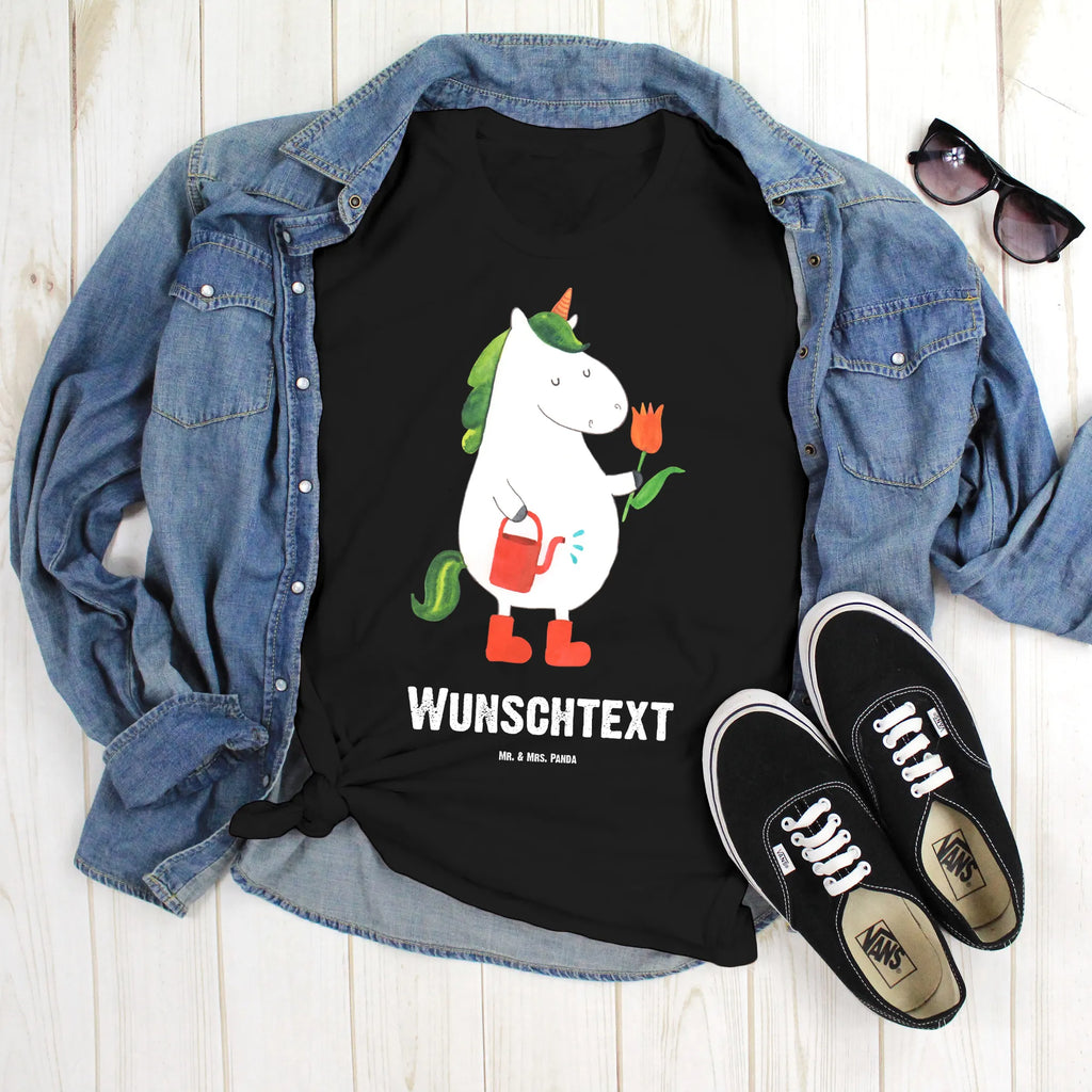 Personalisiertes T-Shirt Einhorn Gärtner T-Shirt mit Namen, T-Shirt Personalisiert, Bedrucken, Frauen, Wunschtext, Männer, T-Shirt mit Aufruck, Einhorn, Einhörner, Einhorn Deko, Unicorn, Gießkanne, Garten, Luftballon, Freundin, Freude, Blume, Lebenslust, Stiefel, Giesskanne