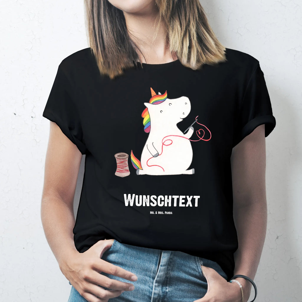 Personalisiertes T-Shirt Einhorn Näherin T-Shirt Personalisiert, Frauen, T-Shirt mit Namen, Männer, Bedrucken, T-Shirt mit Aufruck, Wunschtext, Einhorn, Einhörner, Einhorn Deko, Unicorn, Mädchen, basteln, Häkeln, Nähzimmer, Freundin, nähen, Näherin, Stricken