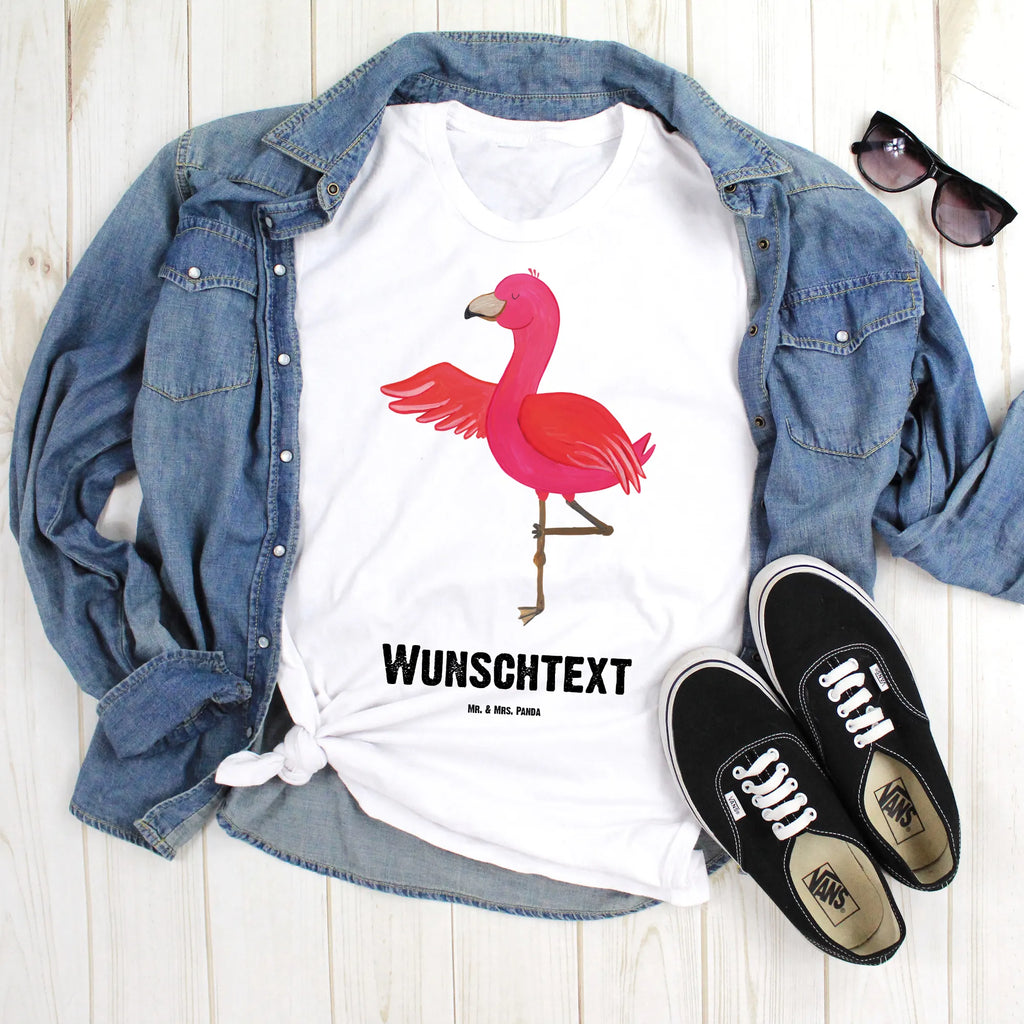Personalised T-Shirt flamingo yoga Wunschtext, T-Shirt mit Aufruck, T-Shirt Personalisiert, T-Shirt mit Namen, Bedrucken, Flamingo, Aufregen, Yoga, Achtsamkeit, Entspannung, Namaste, Tiefenentspannung, Yoga-Übung, Vogel, Ärger