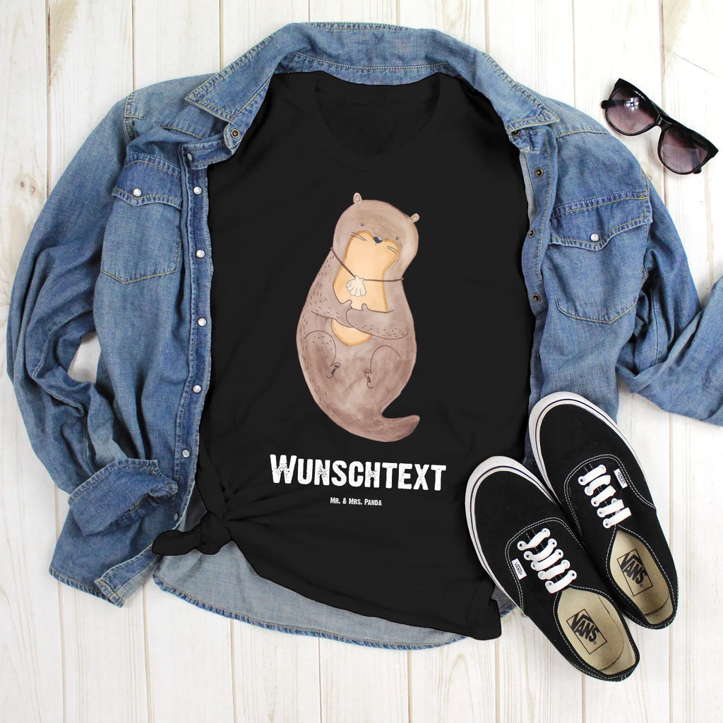 Personalisiertes T-Shirt Otter mit Muschelmedaillon Frauen, Wunschtext, Bedrucken, T-Shirt mit Aufruck, T-Shirt mit Namen, Männer, T-Shirt Personalisiert, Otter, Fischotter, Seeotter, Tagträumen, träumen, Motivation, Büro, Otterliebe, grübeln