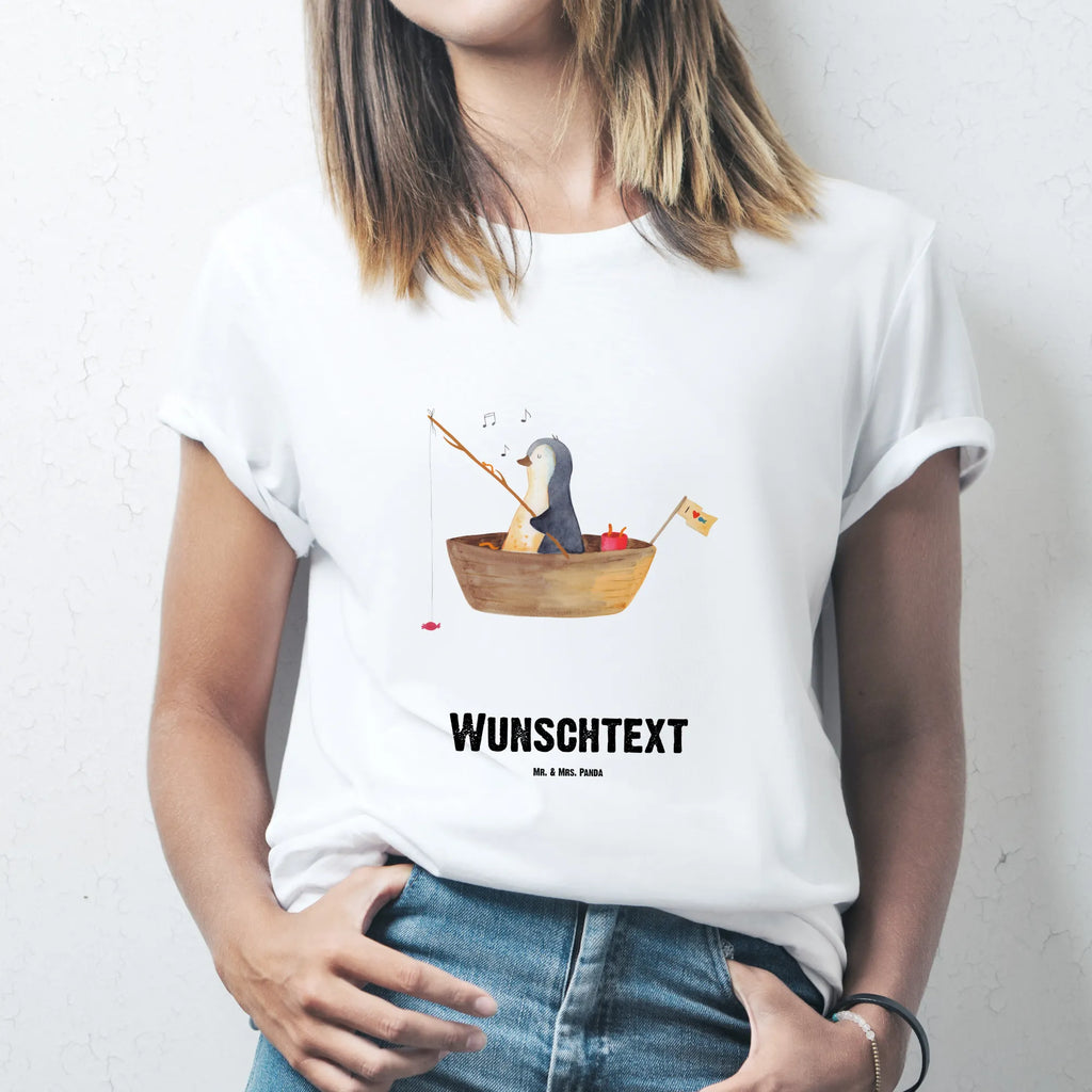 Personalised T-Shirt Penguin fishing boat T-Shirt mit Aufruck, T-Shirt mit Namen, T-Shirt Personalisiert, Bedrucken, Wunschtext, Pinguin, Angeln, Genießen, Pinguine, Angelboot, Boot, Lebenslust, Neuanfang, Motivation, Geschenkidee Liebeskummer, Trennung, Leben, Neustart, Scheidung