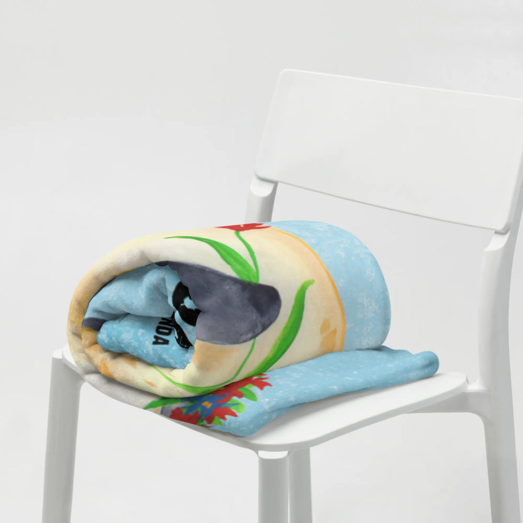 Personalisierte Decke Pinguin Blumenkranz Decke mit Namen, Personalisierte Decke, Decke bedrucken, Kuscheldecke bedrucken, Kuscheldecke mit Namen, Pinguin, Liebeskummer, Universum, Lebensziele, Lebenslust, Wünsche, Geschenkidee, Blumenkranz, Pinguine, Ziele, Motivation, Leben