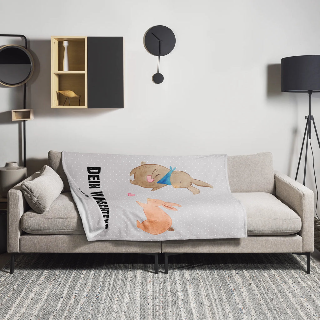 Personalisierte Decke Hasen Muschel Personalisierte Decke, Gemütlich, Mikrofaser Decke, Kuscheldecke Bedrucken, Jahrestagsgeschenk, Fleecedecke, Schmusedecke, Dekoration, Wohnzimmerdecke, Kinderdecke, Decke mit Namen, Teddydecke, Entspannen, Weihnachtsgeschenk, Kuscheldecke XXL, Decke Bedrucken, Dekodecke, Kuschelfleecedecke, Kuscheldecke mit Namen, Muttertag, Vatertag, Mama, Papa, Oma, Opa, Familie, Schwester, Bruder, Freundinnen, BFF, Beste Freundin, Hasen, Muscheln, Meer, Best Friends, Freundin, Muscheln Sammeln