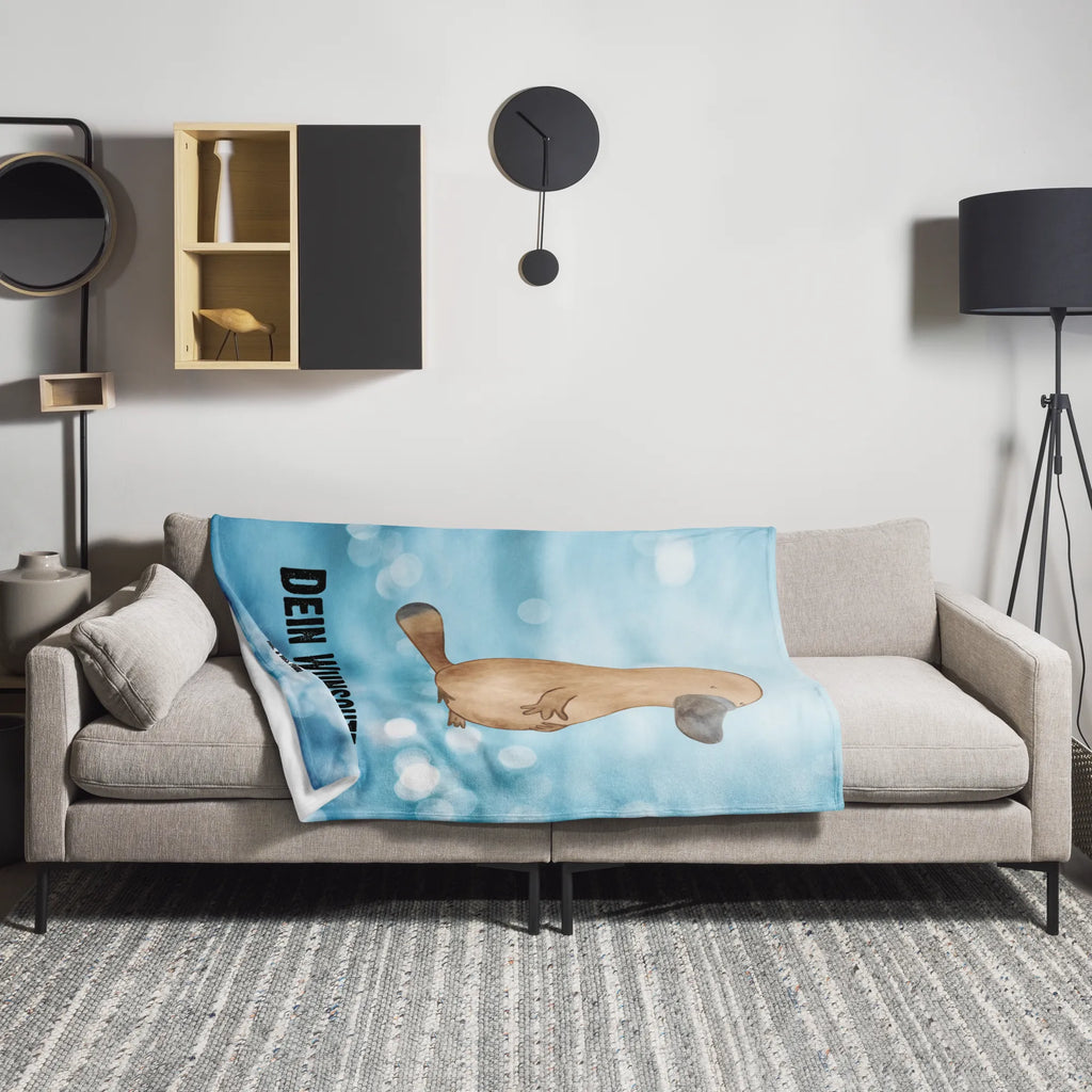 Personalisierte Decke Schnabeltier mutig Decke mit Namen, Kuscheldecke bedrucken, Personalisierte Decke, Decke bedrucken, Kuscheldecke mit Namen, Meerestiere, Meer, Urlaub, Schnabeltiere, Raodtrip, Neuanfang, mutig, Büro, Training, Lebensweisheit, Arbeit, Schnabeltier, Weltreise, Mut, Neustart, Motivation