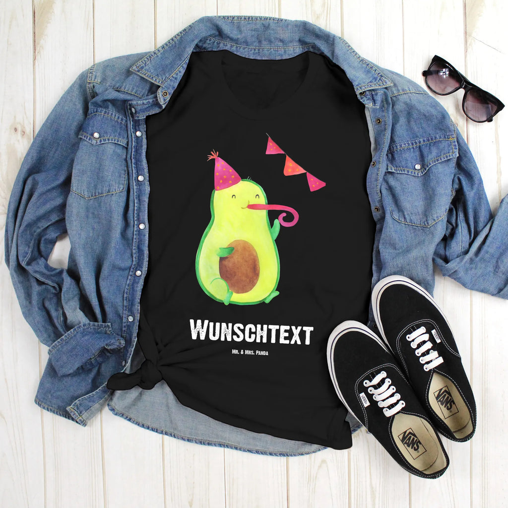 Personalisiertes T-Shirt Avocado Party T-Shirt Personalisiert, Bedrucken, T-Shirt mit Aufruck, T-Shirt mit Namen, Wunschtext, Avocado, Veggie, Vegan, Gesund, Geburtstagsfeier, Geburtstag, Party, Bestanden, Feier, Firmenfeier, Happy Birthday, Abifeier, Klassenfeier, Schulabschluss, Jahrestag, Lieblingstag, Abi, Avocados, Jubiläum, Feierei, Prüfung, Abschluss
