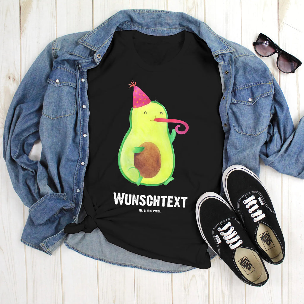 Personalised T-Shirt avocado Celebration T-Shirt mit Namen, T-Shirt mit Aufruck, T-Shirt Personalisiert, Bedrucken, Wunschtext, Frauen, Männer, Avocado, Veggie, Vegan, Gesund, Feierlichkeit, Party, Feier, Tröte, Gute Laune, Geburtstag, Fete