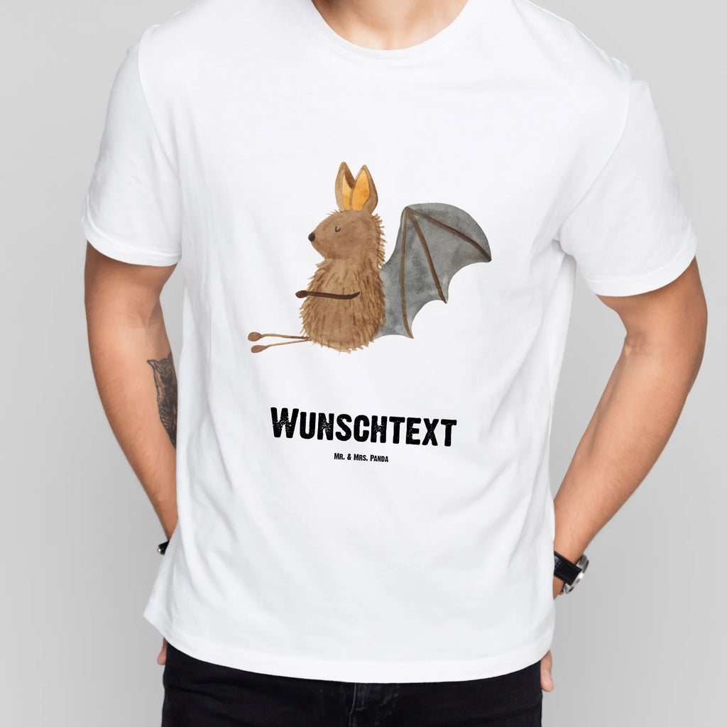 Personalisiertes T-Shirt Fledermaus sitzend T-Shirt mit Aufruck, Wunschtext, T-Shirt mit Namen, T-Shirt Personalisiert, Bedrucken, Lustige Sprüche, Gute Laune, Tiere, Tiermotive, Entspannen, Fledermäuse, Fledermaus, Motivation
